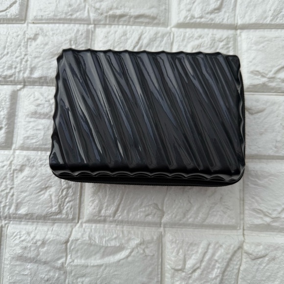 TUMI for DELTA Amenity Travel Kit Hard Case Dark Gray  (Empty) - Picture 2 of 6